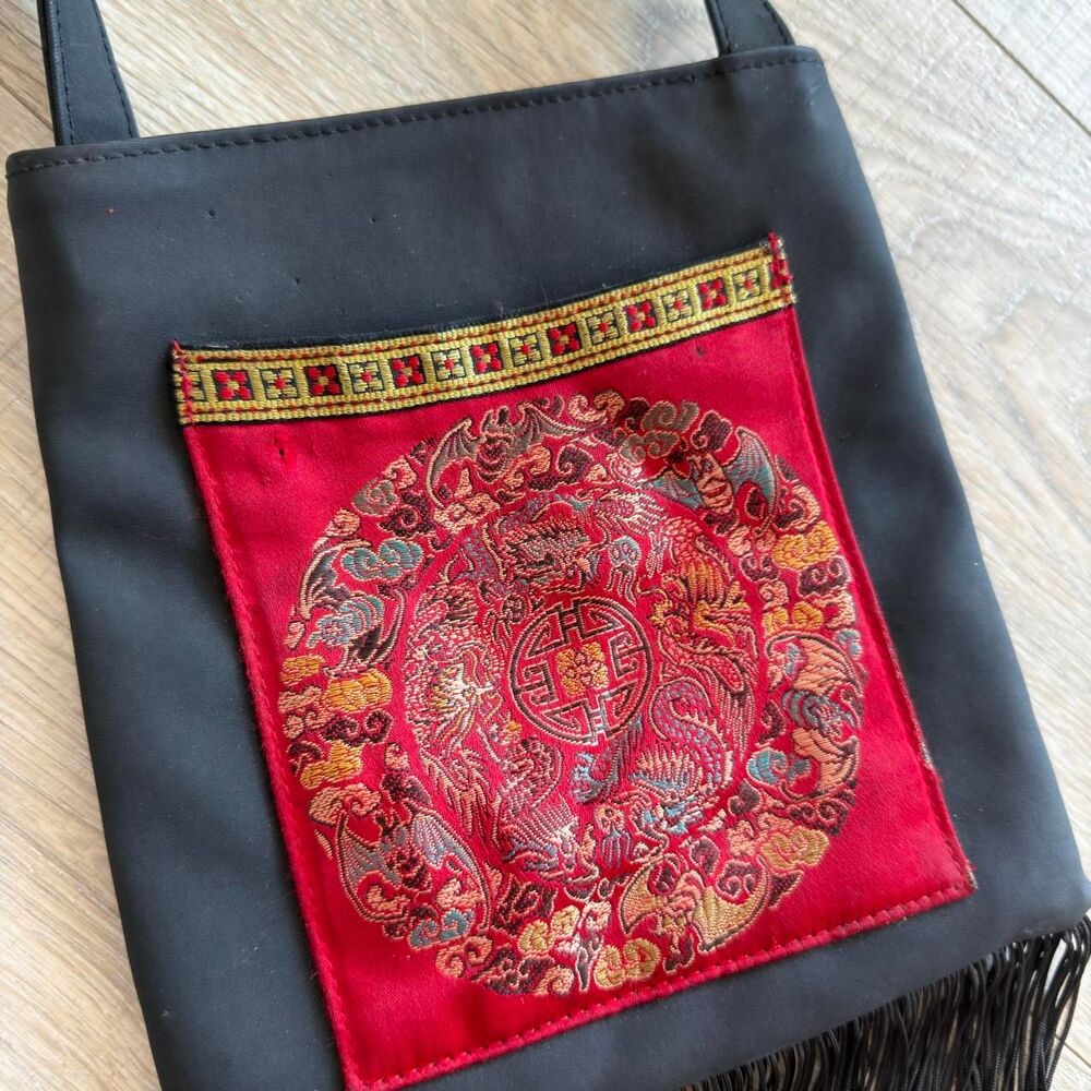 Chateau Vintage 90's / Y2K Black Red & Gold Asian Medallion Crossbody Bag Fringe - Picture 5 of 7